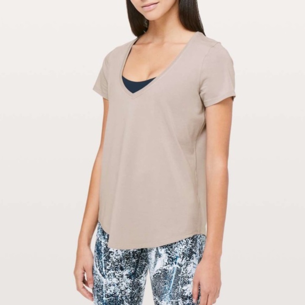 Lululemon Love Tee V Size 6 Dark Chrome